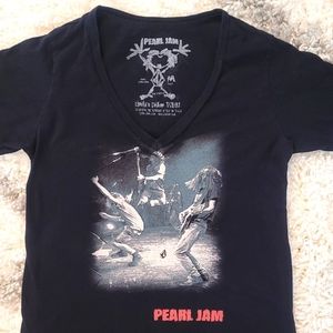 RARE LTD Pearl Jam Volcom Tee. Women's V- Neck Size M